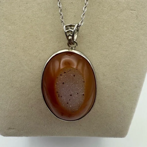 Druzy Agate Oval Pendant Necklace on Silver Copper Chain - Picture 3 of 16